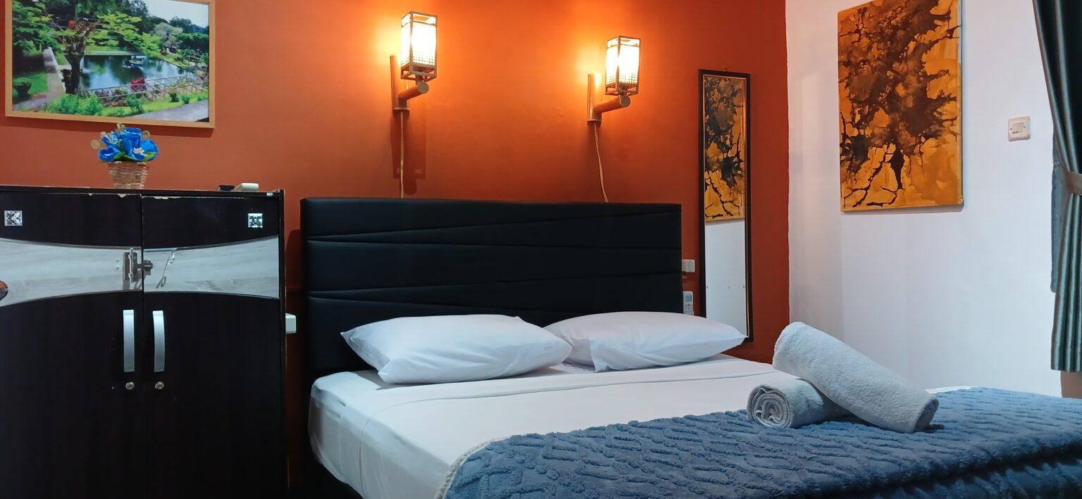 Standard Queen (Room 3)